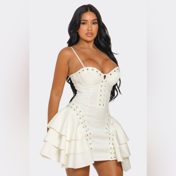 Elegant White Corset Dress - Picture 4 of 8